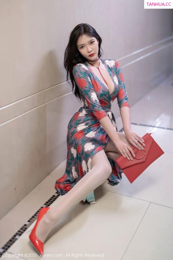 小娜比  冷艳美人娜比 华丽雍容的长裙第9张图片